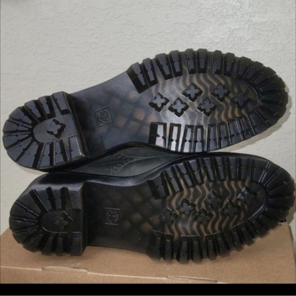 Dr. Martens Shriver HI Boots - Picture 11 of 12